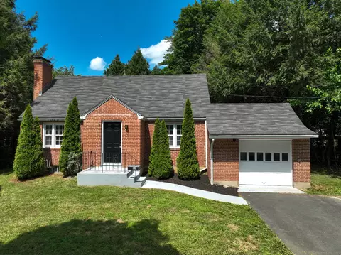 86 Gabb Rd, Bloomfield, CT 06002