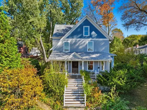2 Crescent St, Deep River, CT 06417