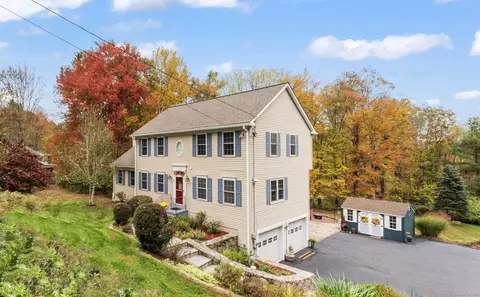 22 Lincoln Rd, Newtown, CT 06470