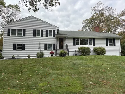 846 Beechwood Rd, Orange, CT 06477