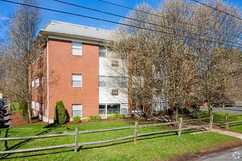 33 Dunlay St, New Britain, CT 06051