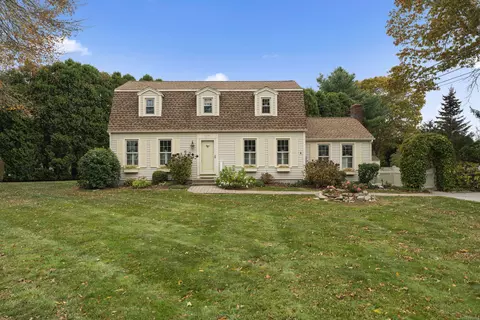67 Renee Dr, Pawcatuck, CT 06379