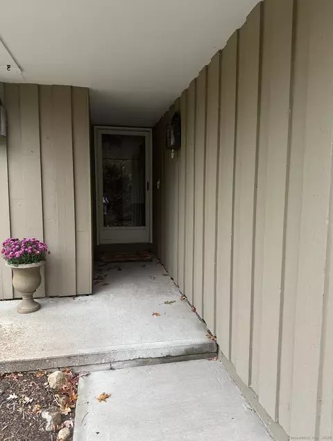 10 Ledgebrook Dr #10, Norwalk, CT 06854