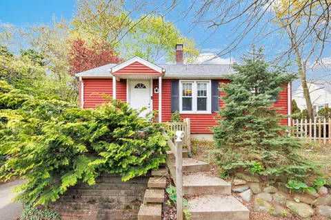 470 Pond Point Ave, Milford, CT 06460