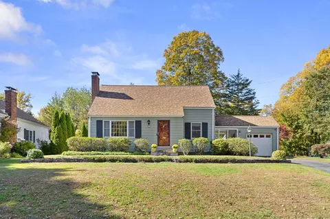 9 Brookmoor Rd, West Hartford, CT 06107