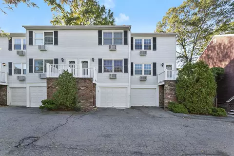 12 Camelot Dr #B1, Norwalk, CT 06850