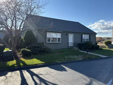 28 Aylesbury Cir #28, Madison, CT 06443