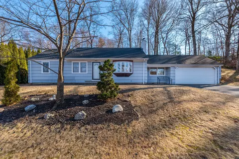 371 Middle Rd, Farmington, CT 06032