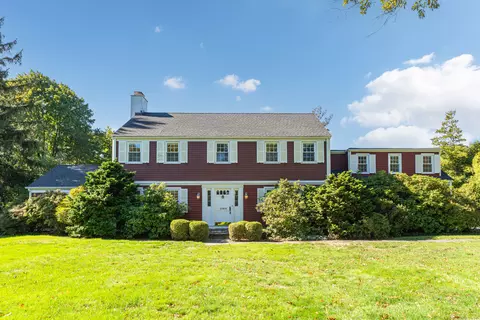 1060 Ridge Rd, Hamden, CT 06517