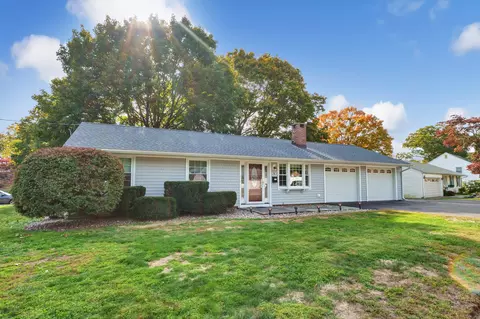 6 Spindrift Ln, Milford, CT 06460