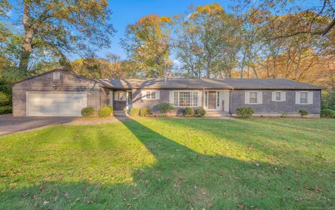 96 Oak Hill Dr, Bristol, CT 06010