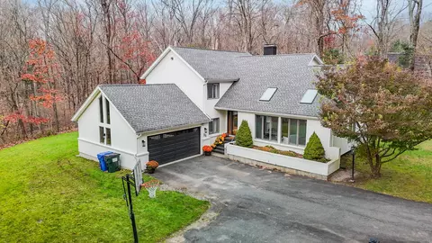 25 S Stonybrook Dr, Marlborough, CT 06447