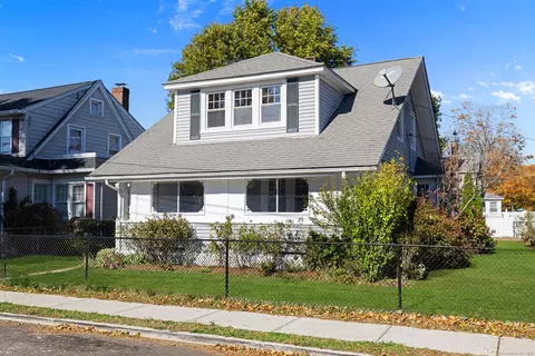 15 Delaware Ave, Norwalk, CT 06851