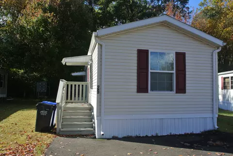 25 Mcquillan Dr, Milford, CT 06460