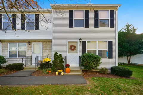 13 Holly Ln #13, Glastonbury, CT 06033