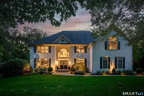 14 Merlins Ln, Newtown, CT 06470