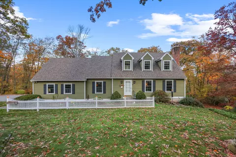 32 Maple Ave W, Higganum, CT 06441