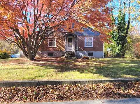 118 Bloomingdale Rd, Waterford, CT 06375