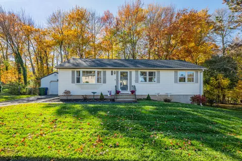 25 Spice Hill Dr, Meriden, CT 06451