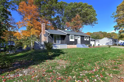 560 Bradley St, East Haven, CT 06512