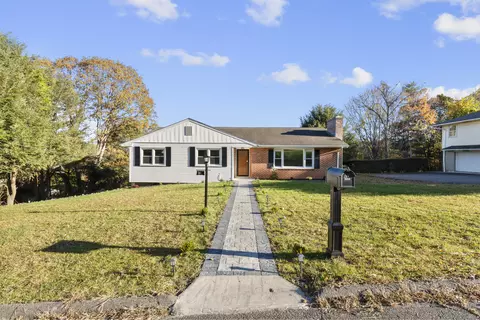 84 Ruela Dr, Naugatuck, CT 06770