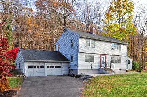 70 Mountain Rd, Woodbury, CT 06798