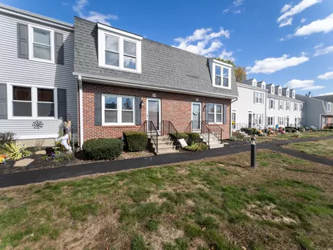 104 Summerhill Rd #104, Wallingford, CT 06492