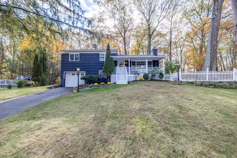 32 Dana Rd, Danbury, CT 06811