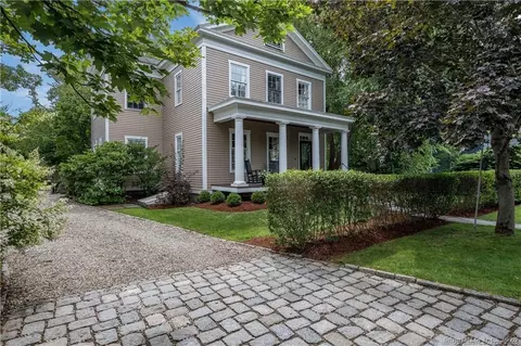 63 Broad St, Guilford, CT 06437