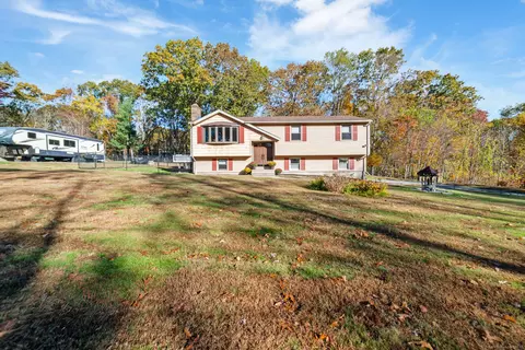 20 Chapman Rd, East Hampton, CT 06424