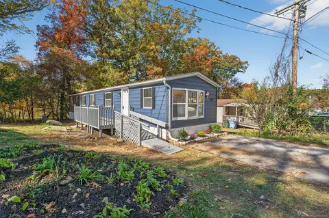 32 Nashua St, Norwich, CT 06360