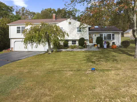 72 Hyla Ln, Northford, CT 06472
