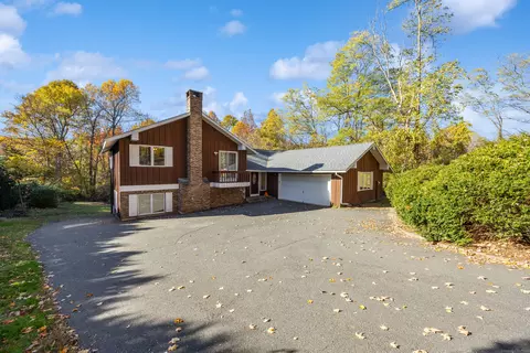28 Weigands Dr, New Britain, CT 06052