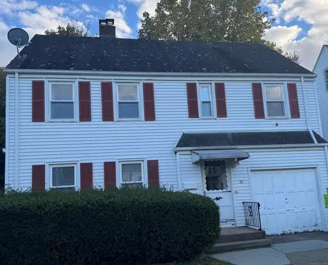 32 Barraclough Ave, Hamden, CT 06517