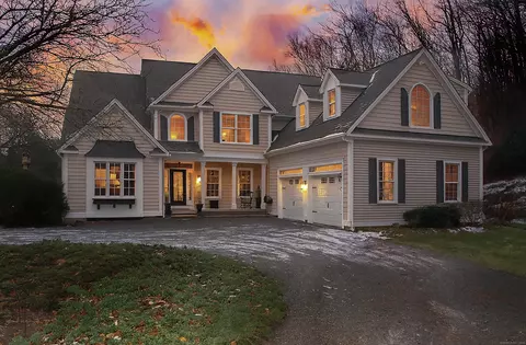 101 Old Grassy Hill Rd, Woodbury, CT 06798