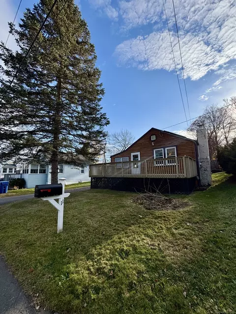 11 West St, East Hampton, CT 06424