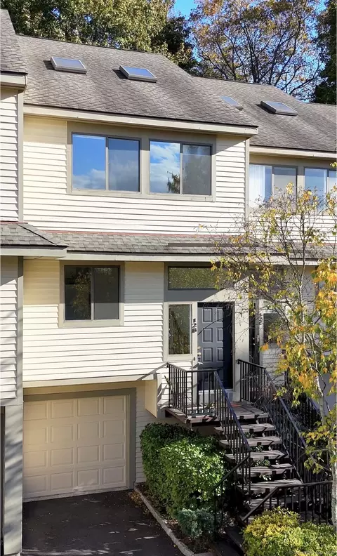 2435 Bedford St #12B, Stamford, CT 06905
