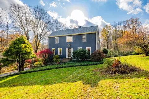 17 Old Flanders Rd, Woodbury, CT 06798