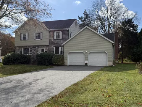 18 Whaling Dr, Waterford, CT 06385