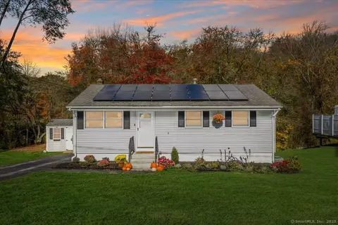 35 Shawondassee Dr, Stonington, CT 06378