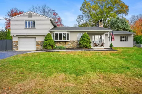 75 Roosevelt Dr, Trumbull, CT 06611