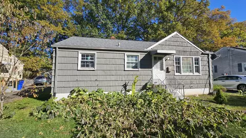 20 Goodwin Park Rd, Wethersfield, CT 06109 photo 1