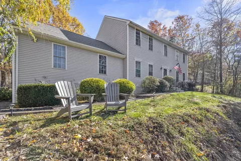 20 Mohegan Ln, Amston, CT 06231