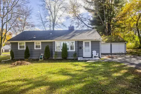 15 Kelsey Pl, Bloomfield, CT 06002