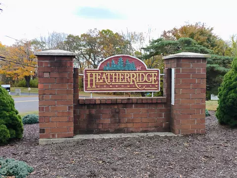 37 Heather Rdg #37, Shelton, CT 06484