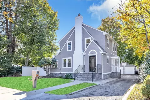 374 Mapledale Pl, Bridgeport, CT 06610