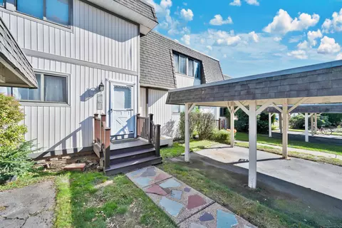 21 Pebblestone Cir #21, Suffield, CT 06078