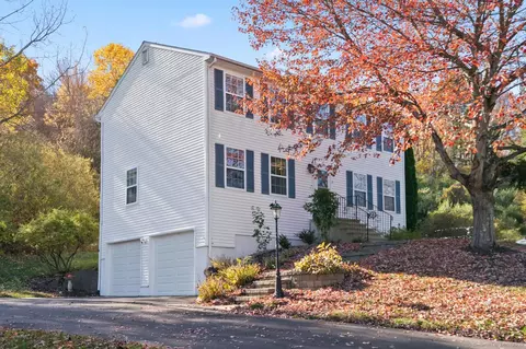 15 Spring Hill Ln, Bloomfield, CT 06002