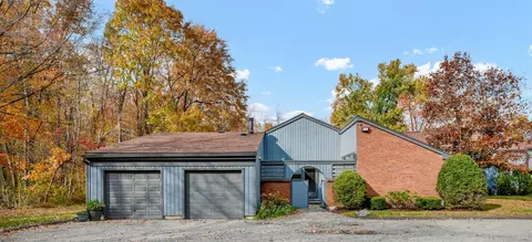 7 Hearthstone Dr #7, Brookfield, CT 06804
