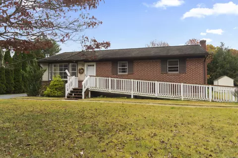 10 Filosi Rd, East Lyme, CT 06333